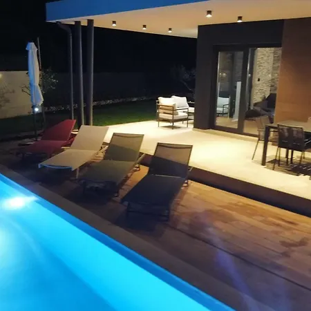 Gigi With Private Pool - Happy